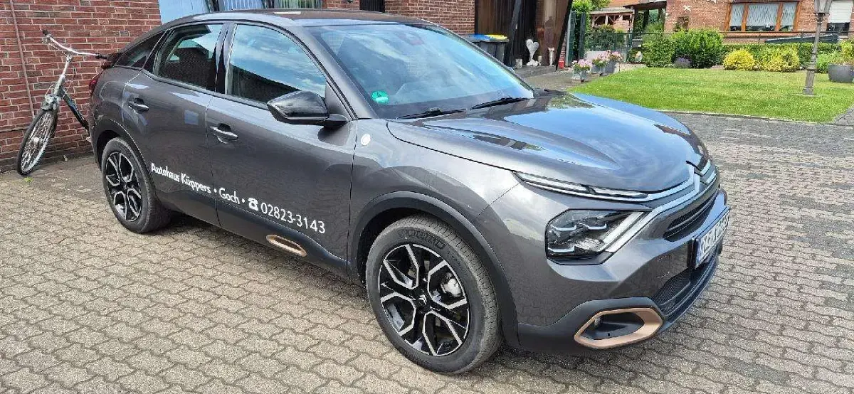 Gebraucht Citroën e-C4 100 kW (136 PS) 2023 Platiniumgrau met. Limousine