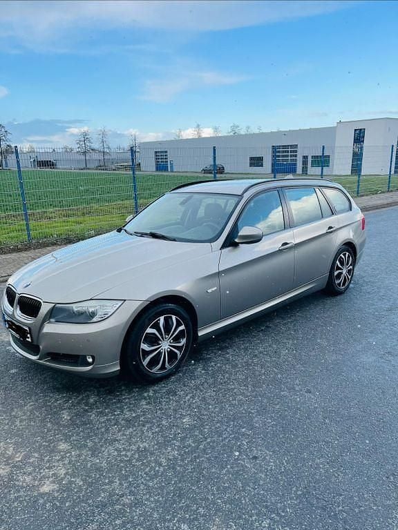 Second-hand BMW 318 Lifestyle 143 CP (105 kW) 2012 Maro Break