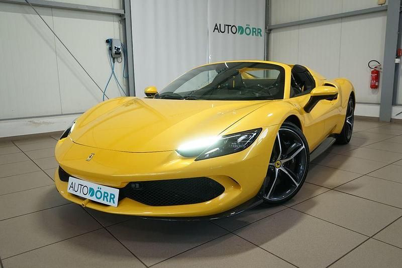 Gebraucht Ferrari 296 829 PS (609 kW) 2024 Giallo triplo strato Cabrio