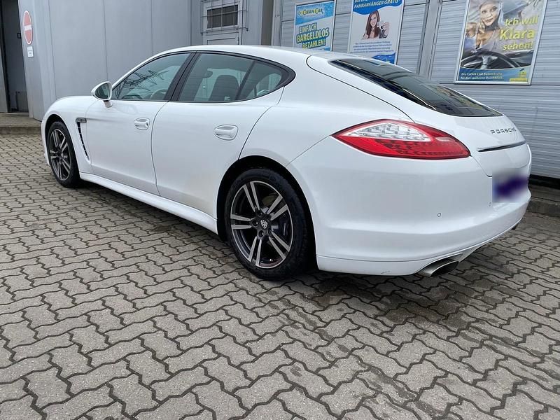 Gebraucht Porsche Panamera 300 PS (220 kW) 2011 Weiß Kleinwagen