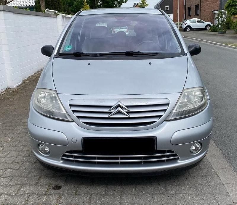 Silber Gebraucht 2004 Citroën C3 Exclusive Kleinwagen | 1.600 € (Fairer Preis) - Bild 1/4