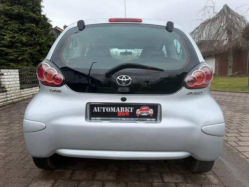 Gebraucht Toyota Aygo Cool 68 PS (50 kW) 2011 Silber Kleinwagen