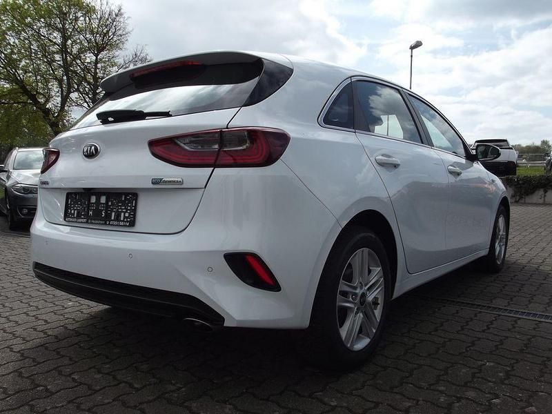 Używany Kia Ceed Vision 136 KM (100 kW) 2020 Biały Hatchback