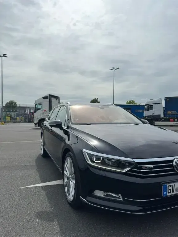 Gebraucht VW Passat Highline 239 PS (175 kW) 2015 Schwarz Kombi