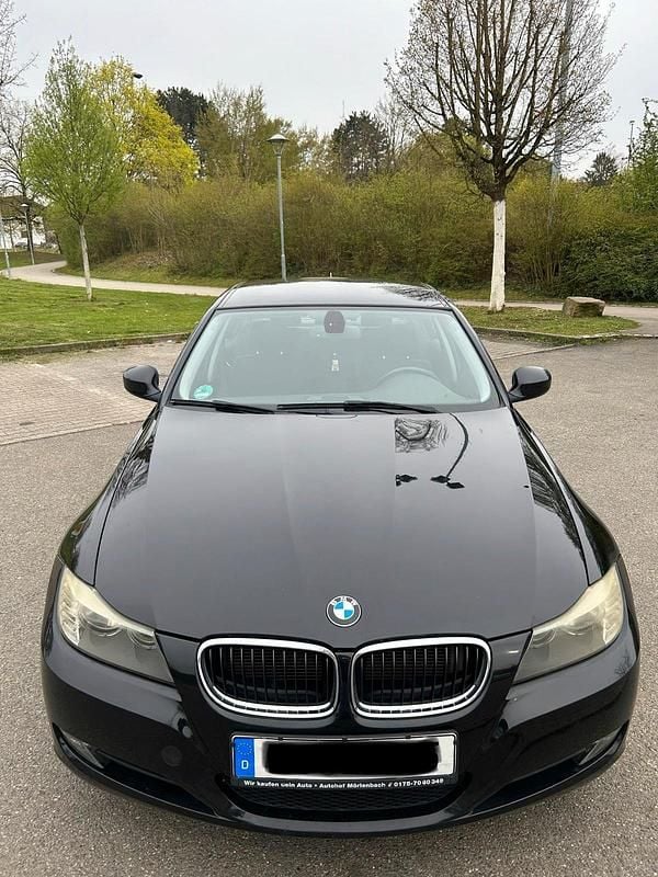 Gebraucht BMW 318 143 PS (105 kW) 2010 Schwarz Limousine