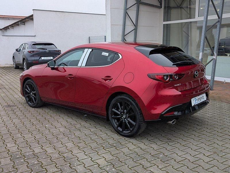 Neu Mazda 3 140 PS (102 kW) 2026 Rot Limousine