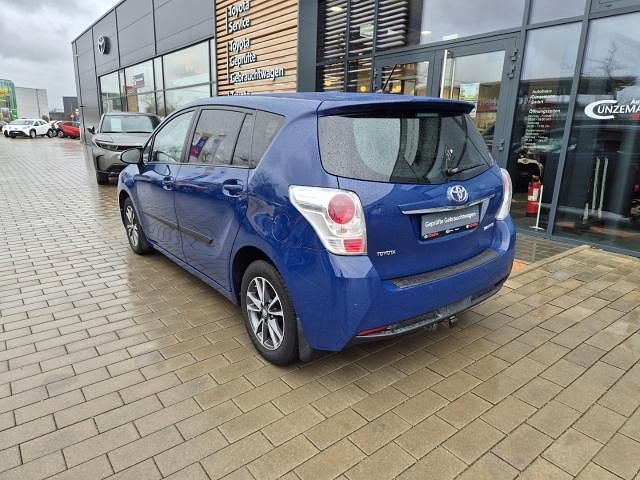 Gebraucht Toyota Verso 147 PS (108 kW) 2015 Blau Van / Kleinbus