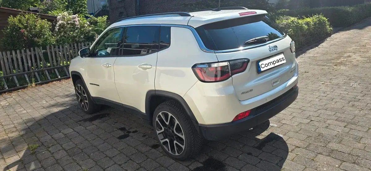 Used Jeep Compass Limited 170 HP (125 kW) 2018 White SUV