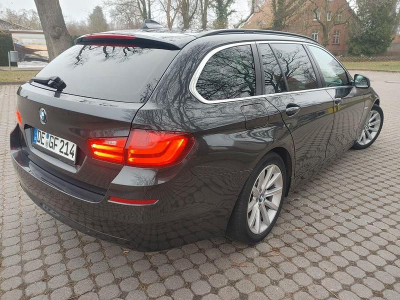 Gebraucht BMW 525 Sport Line 218 PS (160 kW) 2012 Grau Kombi