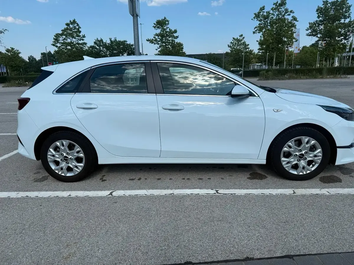 Gebraucht Kia Ceed Vision 120 PS (88 kW) 2022 Weiß Kleinwagen