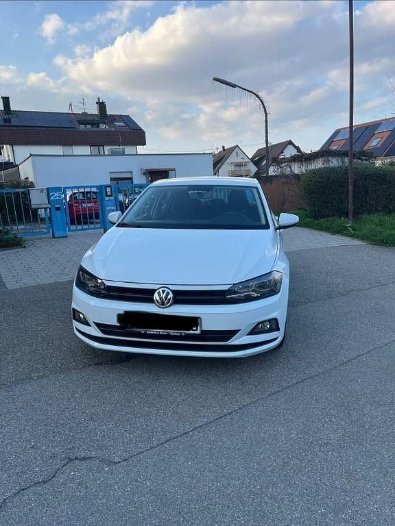 Gebraucht VW Polo Trendline 75 PS (55 kW) 2018 Weiß Kleinwagen