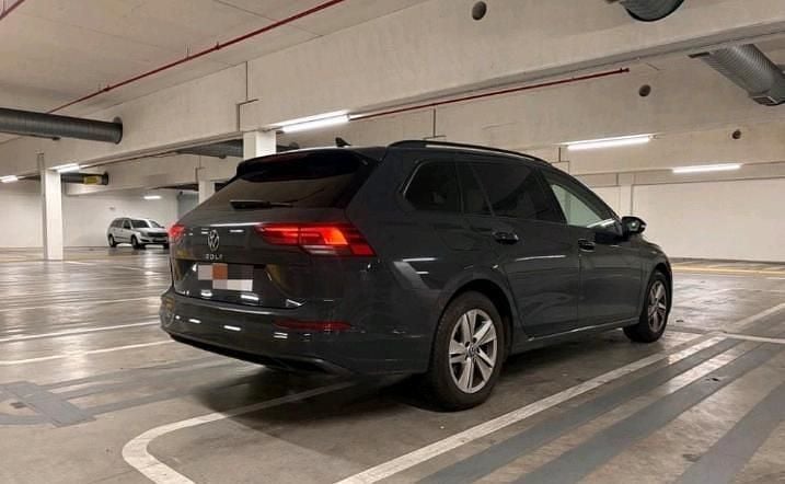 Grau Gebraucht 2021 VW Golf VIII Kombi | 17.400 € (Etwas zu teuer) - Bild 1/4