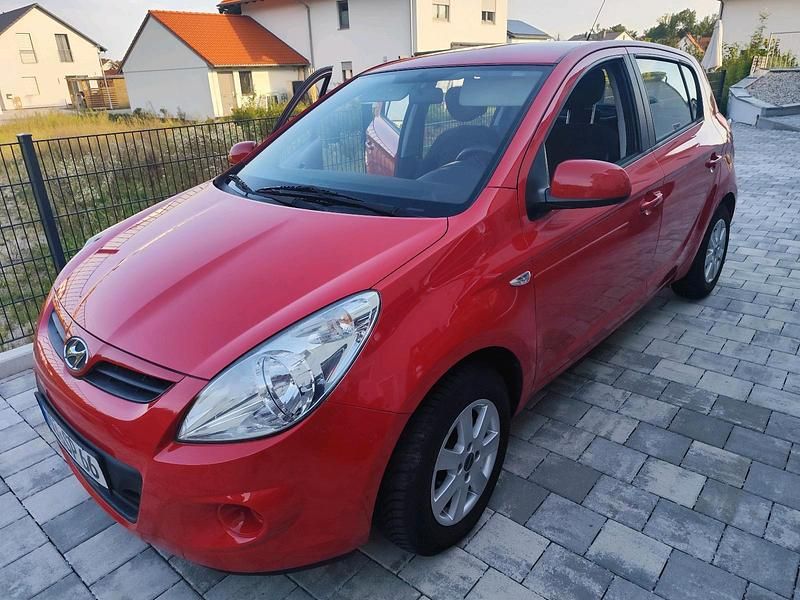 Rot Gebraucht 2010 Hyundai i20 Kleinwagen | 5.750 € - Bild 1/4