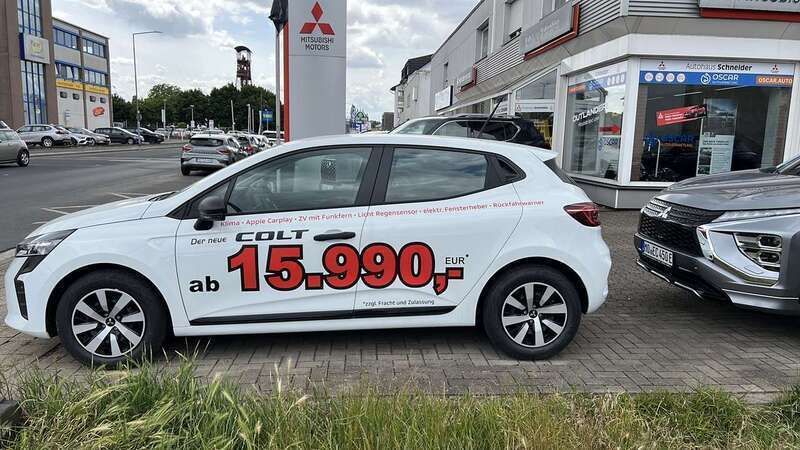 Antarktisweiss Gebraucht 2024 Mitsubishi Colt Basis Limousine | 14.690 € (Superpreis) - Bild 1/4