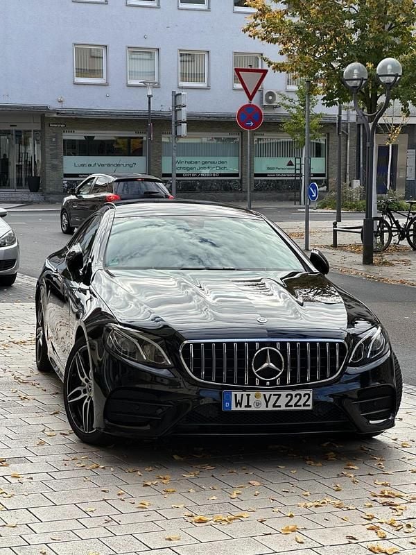 Second-hand Mercedes E300 AMG line 245 CP (180 kW) 2019 Negru Coupe