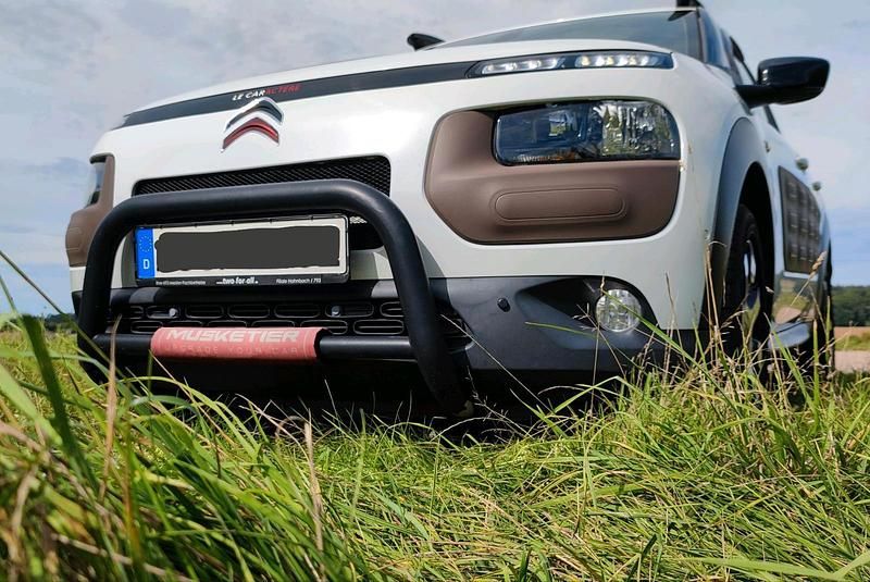 Weiß Gebraucht 2015 Citroën C4 Cactus Shine Kleinwagen | 8.800 € (Teuer) - Bild 1/4