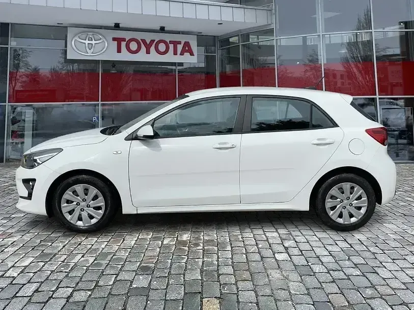 Gebraucht Kia Rio Vision 101 PS (74 kW) 2022 (ud) clear white s Limousine