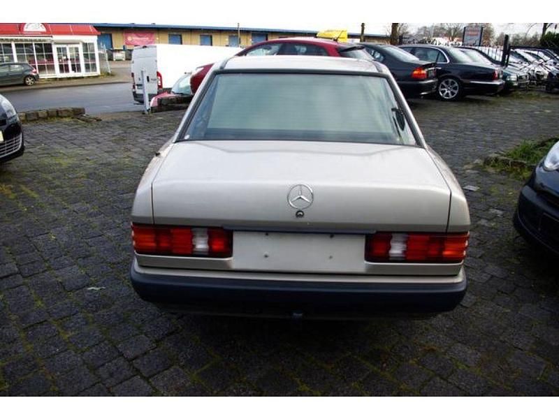Gebraucht Mercedes 190 109 PS (80 kW) 1991 Silber Limousine