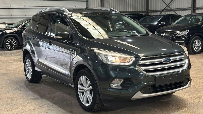 Gebraucht Ford Kuga Cool & Connect 120 PS (88 kW) 2018 Grün SUV