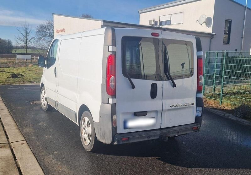 Gebraucht Opel Vivaro 146 PS (107 kW) 2011 Weiß Van / Kleinbus