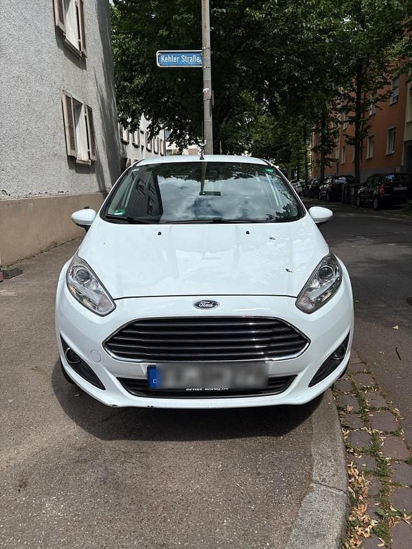 Weiß Gebraucht 2016 Ford Fiesta Kleinwagen | 5.900 € (Superpreis) - Bild 1/4