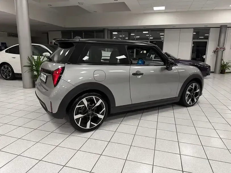 Gebraucht Mini Cooper S Favoured 204 PS (150 kW) 2025 Melting silver iii Kleinwagen