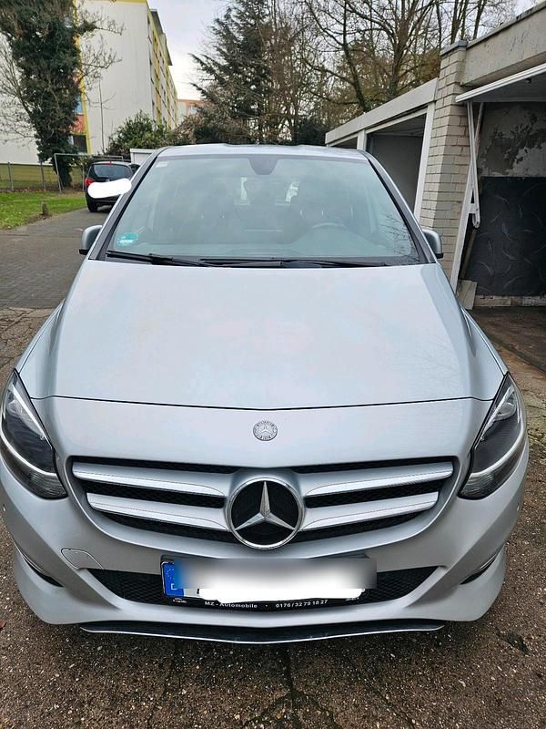 Gebraucht Mercedes B220 177 PS (130 kW) 2014 Grau Van / Kleinbus