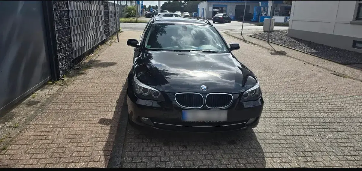 Gebraucht BMW 520 184 PS (135 kW) 2010 Schwarz Kombi