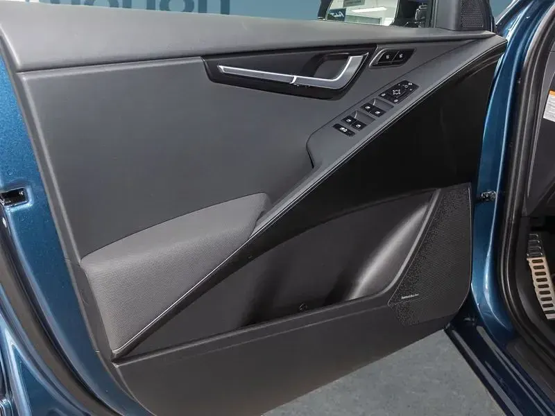 Gebraucht Kia Niro 141 PS (103 kW) 2022 Blau SUV