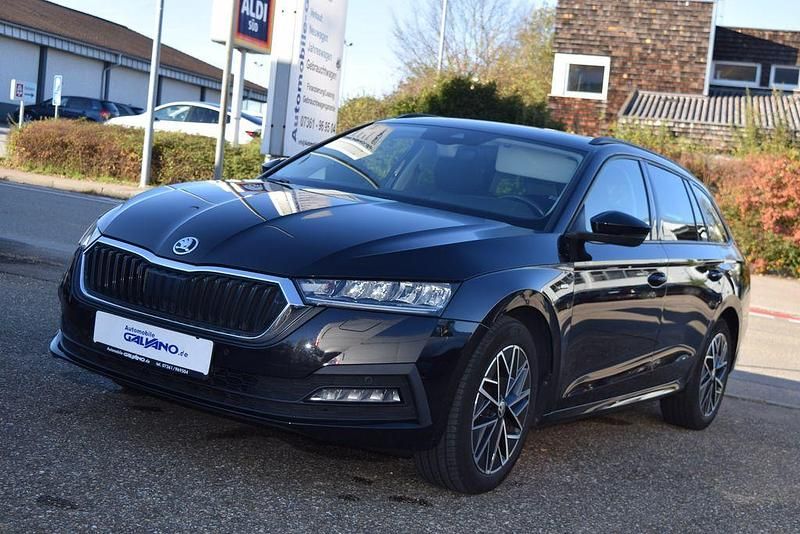 Schwarzmagic perleffekt Gebraucht 2021 Skoda Octavia Clever Kombi | 18.890 € (Guter Preis) - Bild 1/3