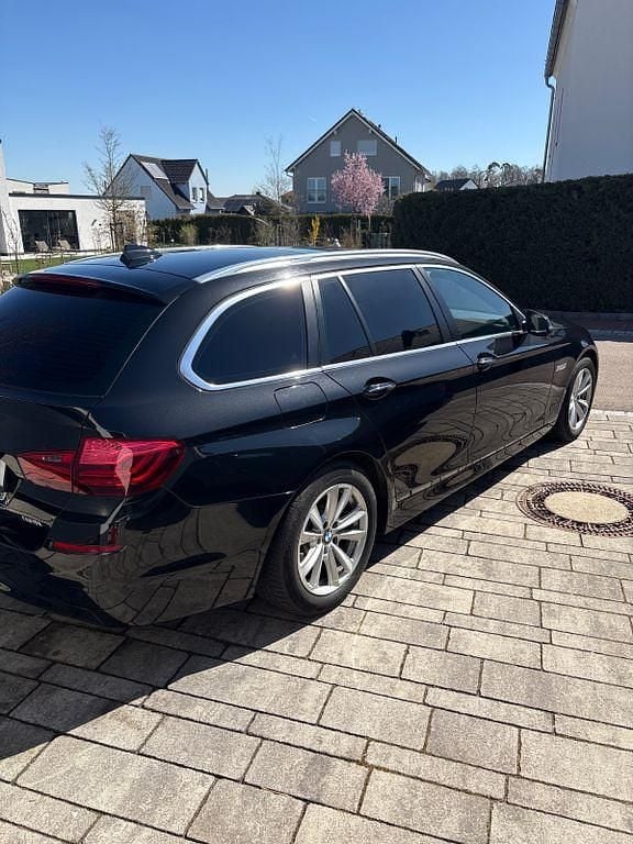 Gebraucht BMW 520 190 PS (139 kW) 2015 Schwarz Kombi