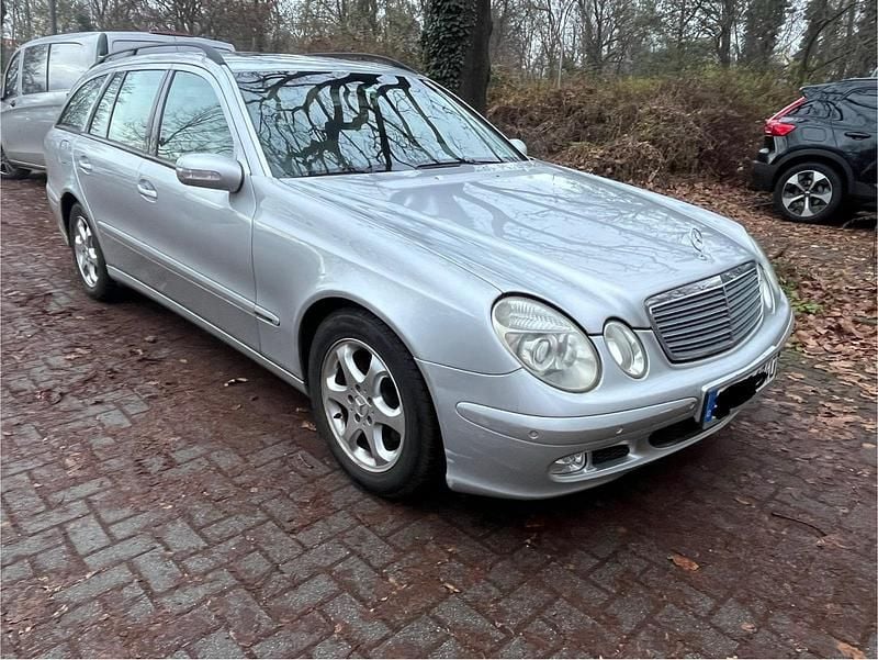 Silber Gebraucht 2003 Mercedes E200 Kombi | 3.900 € (Fairer Preis) - Bild 1/4