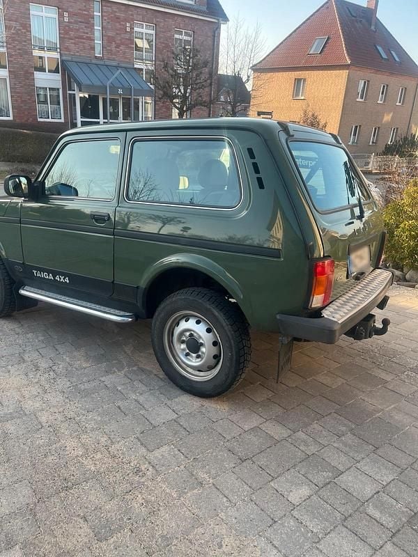 Gebraucht Lada niva 83 PS (61 kW) 2016 Grün SUV