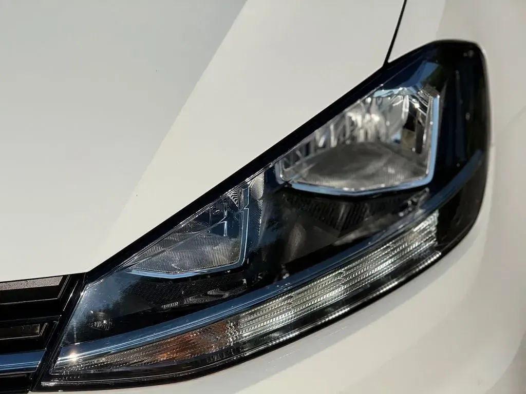 Gebraucht VW Golf VII Comfortline 86 PS (63 kW) 2017 Weiß Limousine