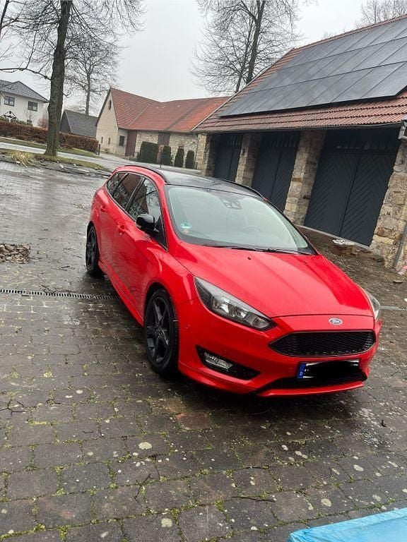 Rot Gebraucht 2015 Ford Focus Business Edition Limousine | 4.000 € (Superpreis) - Bild 1/4