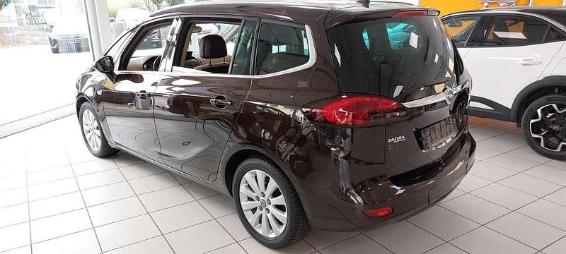Braun Gebraucht 2015 Opel Zafira Tourer Innovation Van / Kleinbus | 10.900 € (Etwas zu teuer) - Bild 1/4