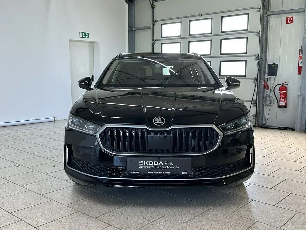 Używany Skoda Superb Selection 193 KM (141 kW) 2025 Czarny Sedan/Limuzyna