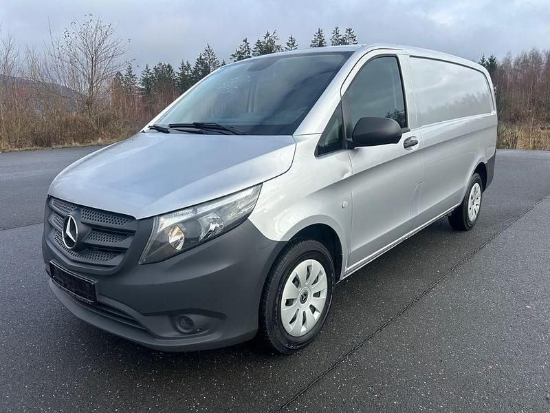 Silber Gebraucht 2023 Mercedes Vito Van | 16.890 € (Superpreis) - Bild 1/4