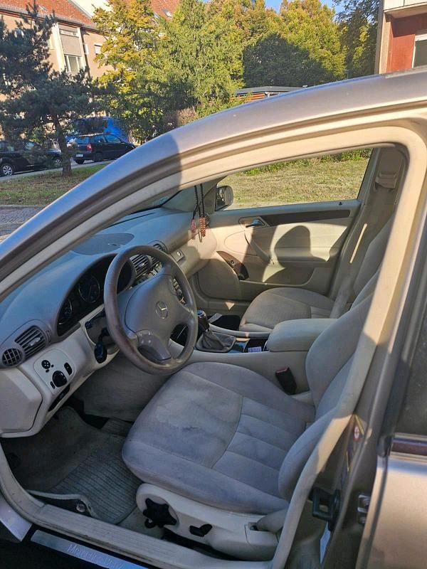 Gold Gebraucht 2005 Mercedes C180 Elegance Limousine | 1.750 € (Superpreis) - Bild 1/4