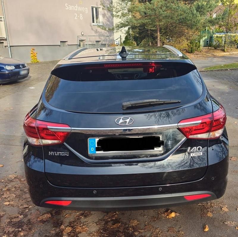 Gebraucht Hyundai i40 141 PS (103 kW) 2015 Schwarz Kombi