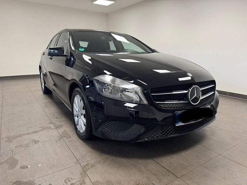 Gebraucht Mercedes A180 122 PS (89 kW) 2013 Schwarz Kleinwagen