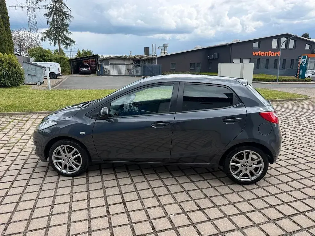 Używany Mazda 2 Kenko 84 KM (61 kW) 2013 Szary Hatchback