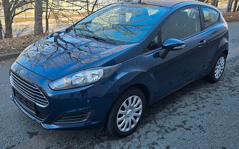 Gebraucht Ford Fiesta 60 PS (44 kW) 2014 Blau Kleinwagen