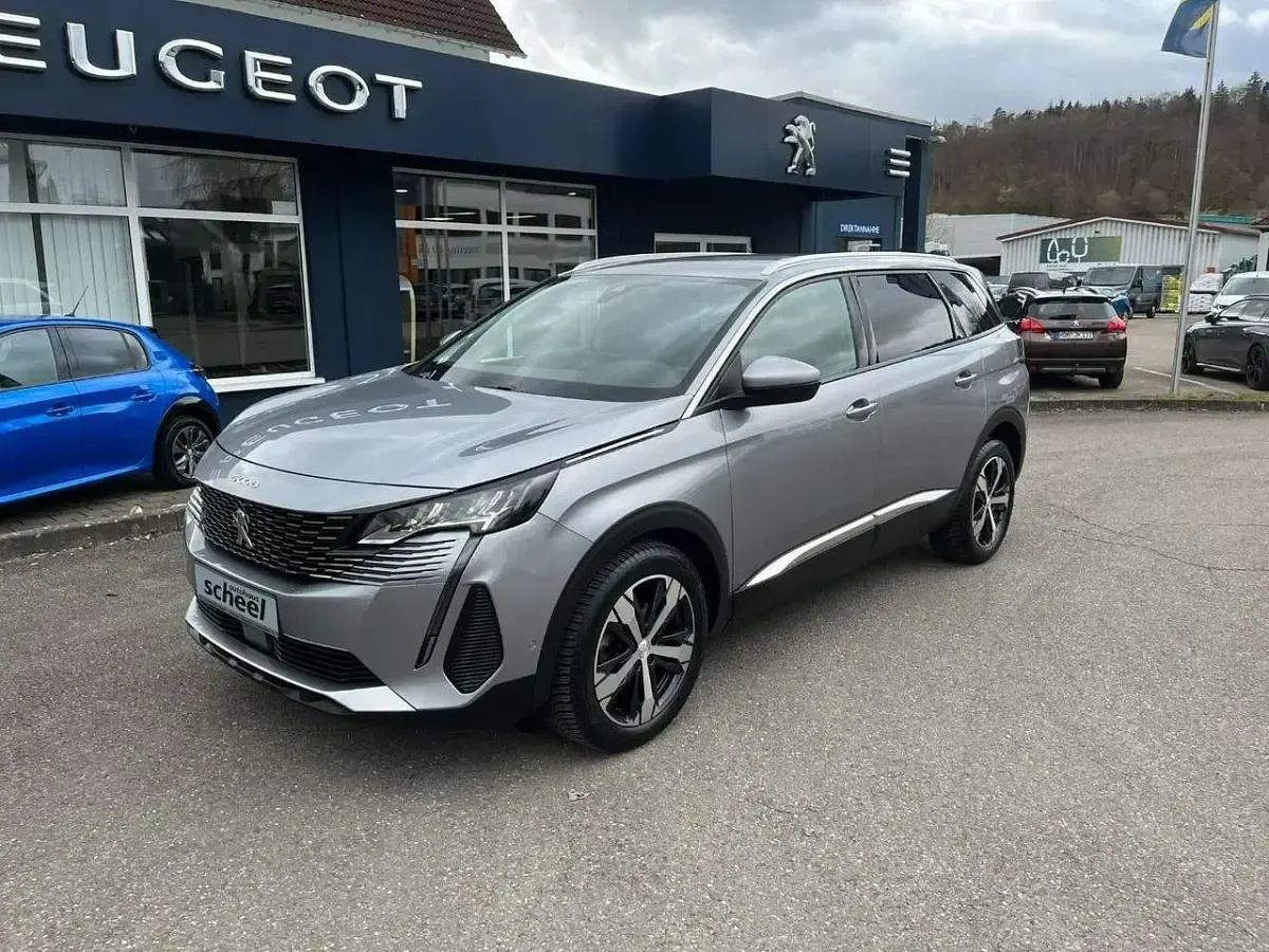 Gebraucht Peugeot 5008 Allure 131 PS (96 kW) 2021 Met. artense grau SUV