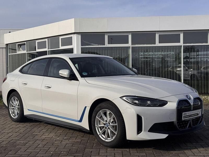 Używany BMW i4 210 kW (286 KM) 2024 Biały Sedan/Limuzyna