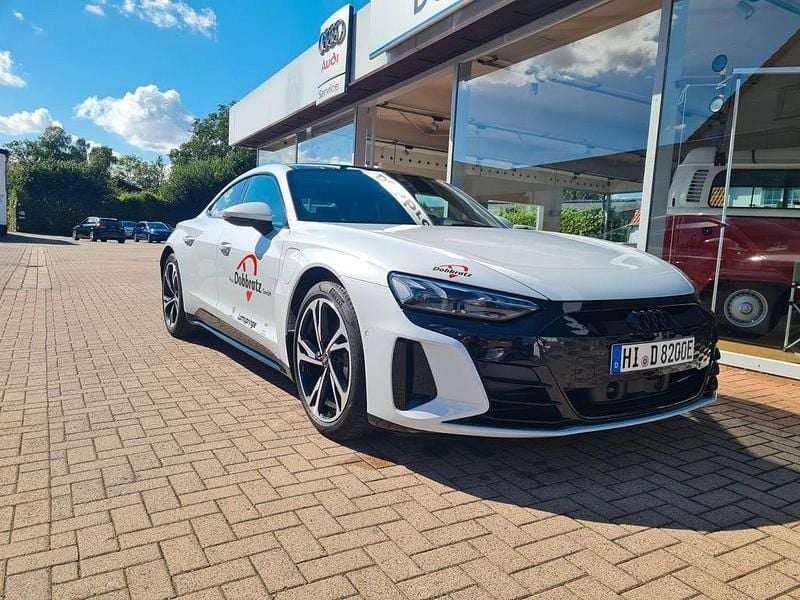 Weiß Gebraucht 2022 Audi e-tron GT quattro Sport Limousine | 53.790 € (Guter Preis) - Bild 1/4