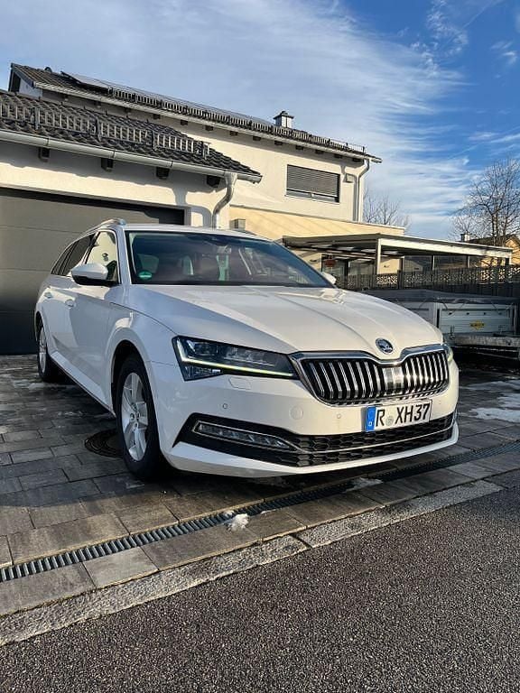 Weiß Gebraucht 2020 Skoda Superb Style Kombi | 19.300 € (Fairer Preis) - Bild 1/4