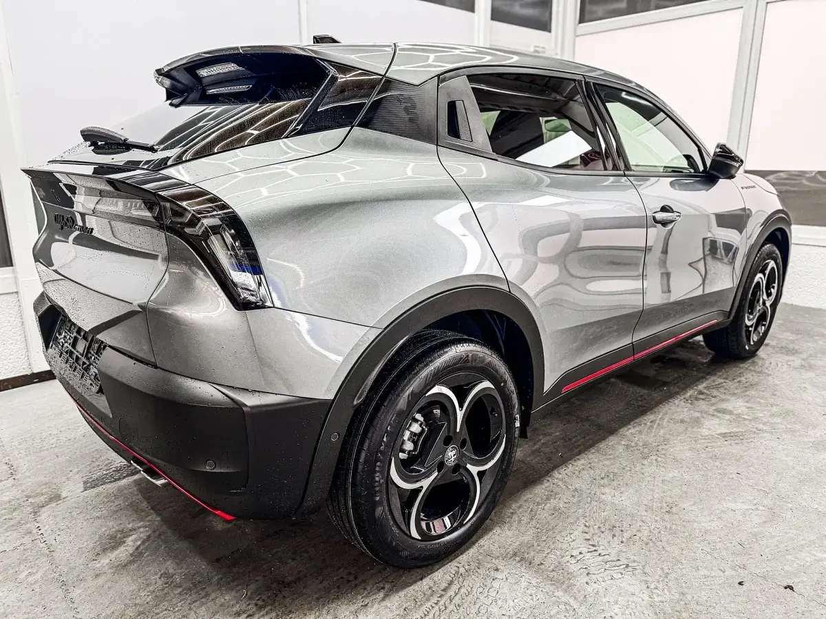 Neu Alfa Romeo Junior Edizione Speciale 148 PS (108 kW) 2026 Grau metallic 519 SUV