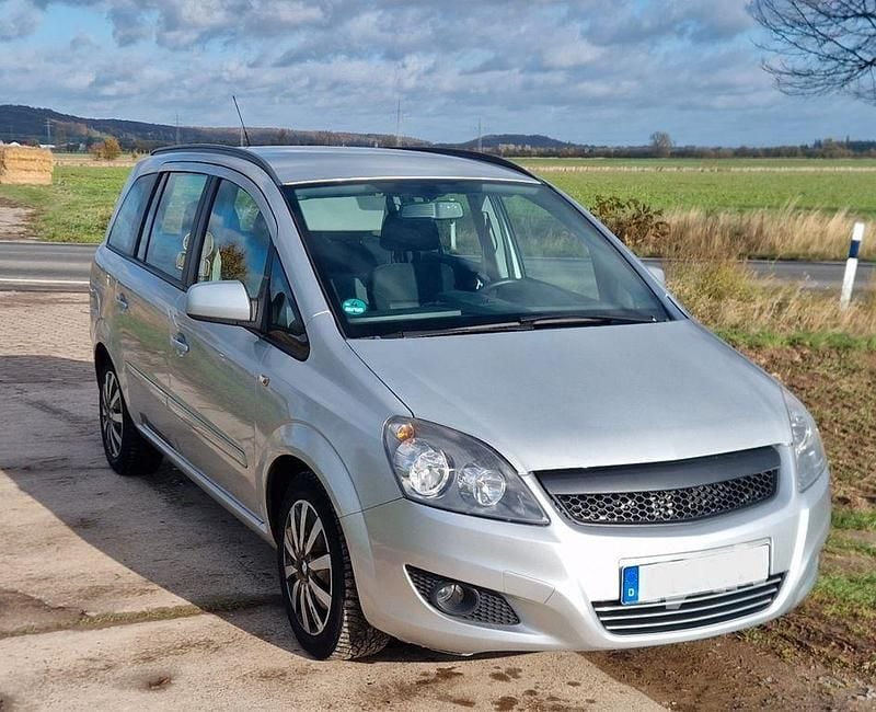 Gebraucht Opel Zafira Family 110 PS (80 kW) 2014 Silber Van / Kleinbus