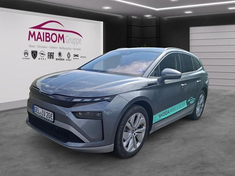 Grau Gebraucht 2025 Skoda Enyaq iV Loft SUV | 41.900 € (Fairer Preis) - Bild 1/4